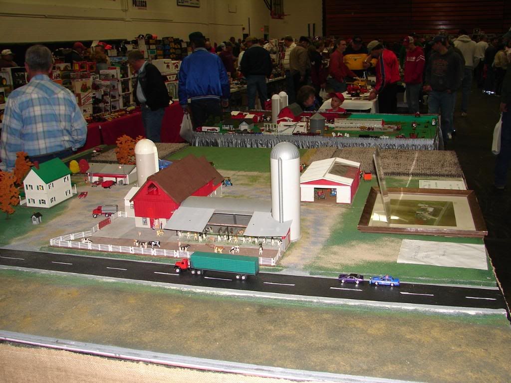 LOTS of Pictures from the 09 Ripon WI Toy Show Toy Farmin' LLC